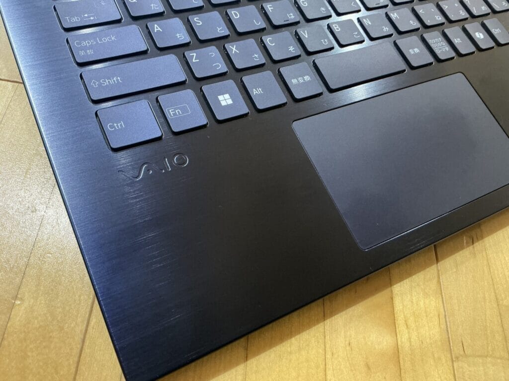 VAIOのノートパソコンのキーボードとタッチパッド
