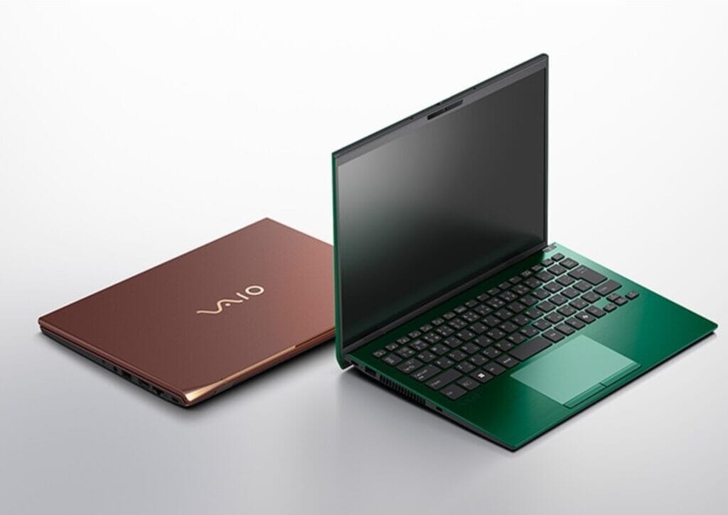 開いている緑色のVAIOノートパソコンと閉じた茶色のVAIOノートパソコン